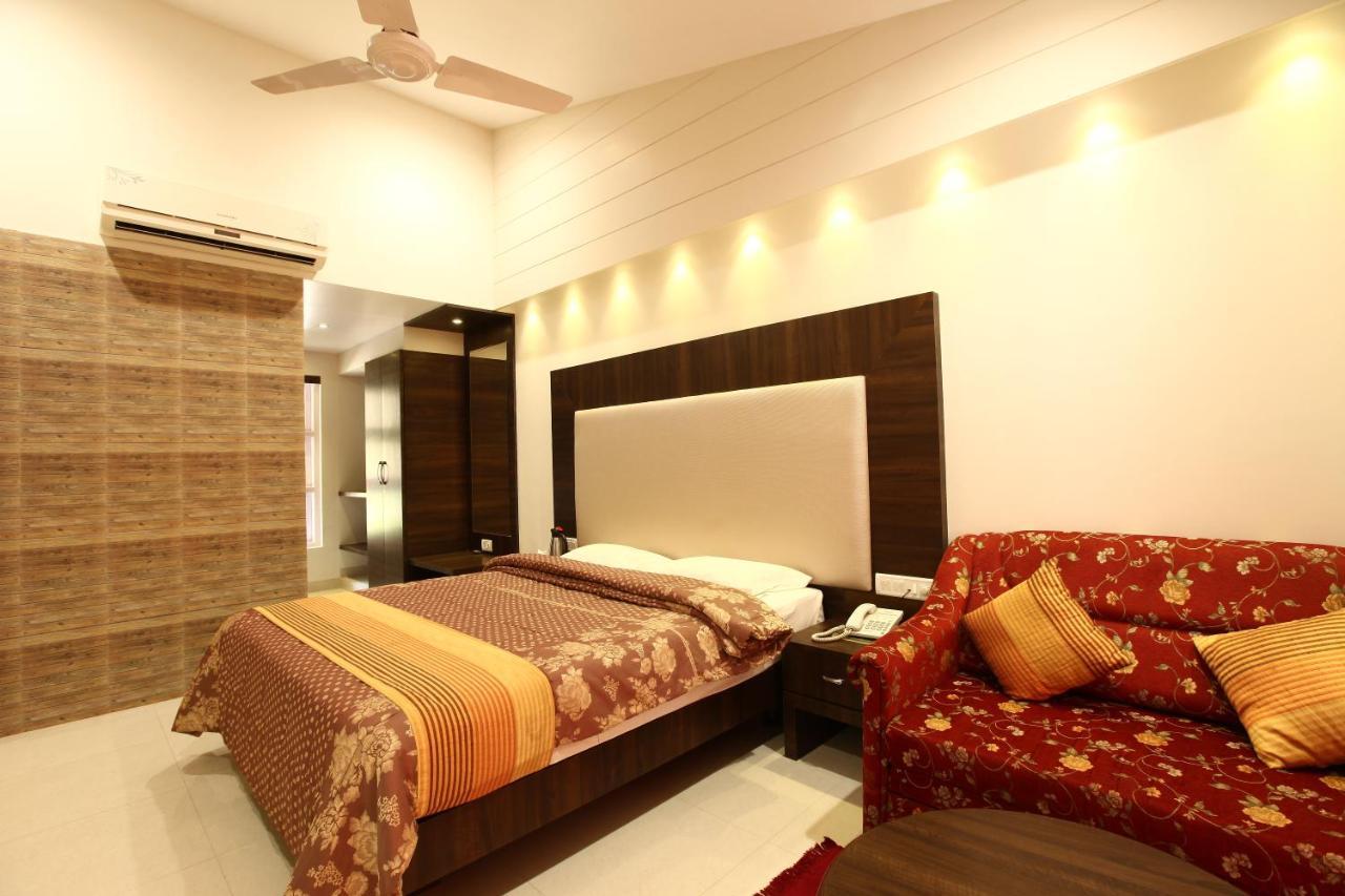 Hotel Usha Ascot Matheran Exterior foto
